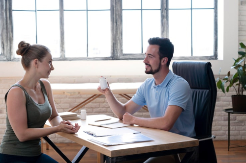 Life Coaching vs Giving Advice: Key Differences