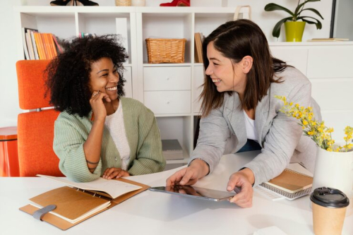 Before Joining a Women's Coaching Program: Key Tips