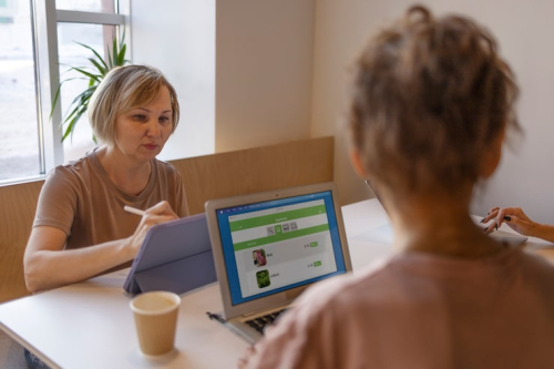 Online vs In-Person Coaching: How to Compare
