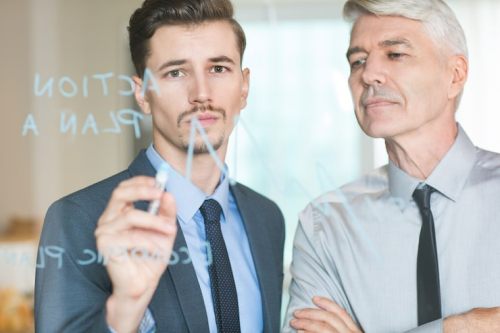 Executive Coaching vs Leadership Training: Key Differences